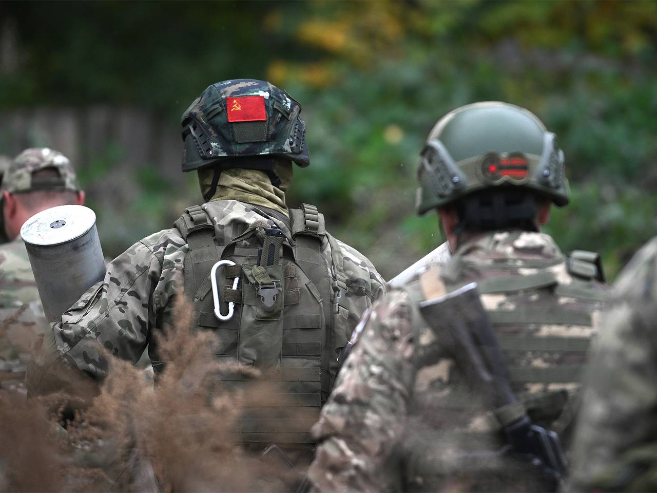 Российский боец рассказал о спасшем его подарке на СВО