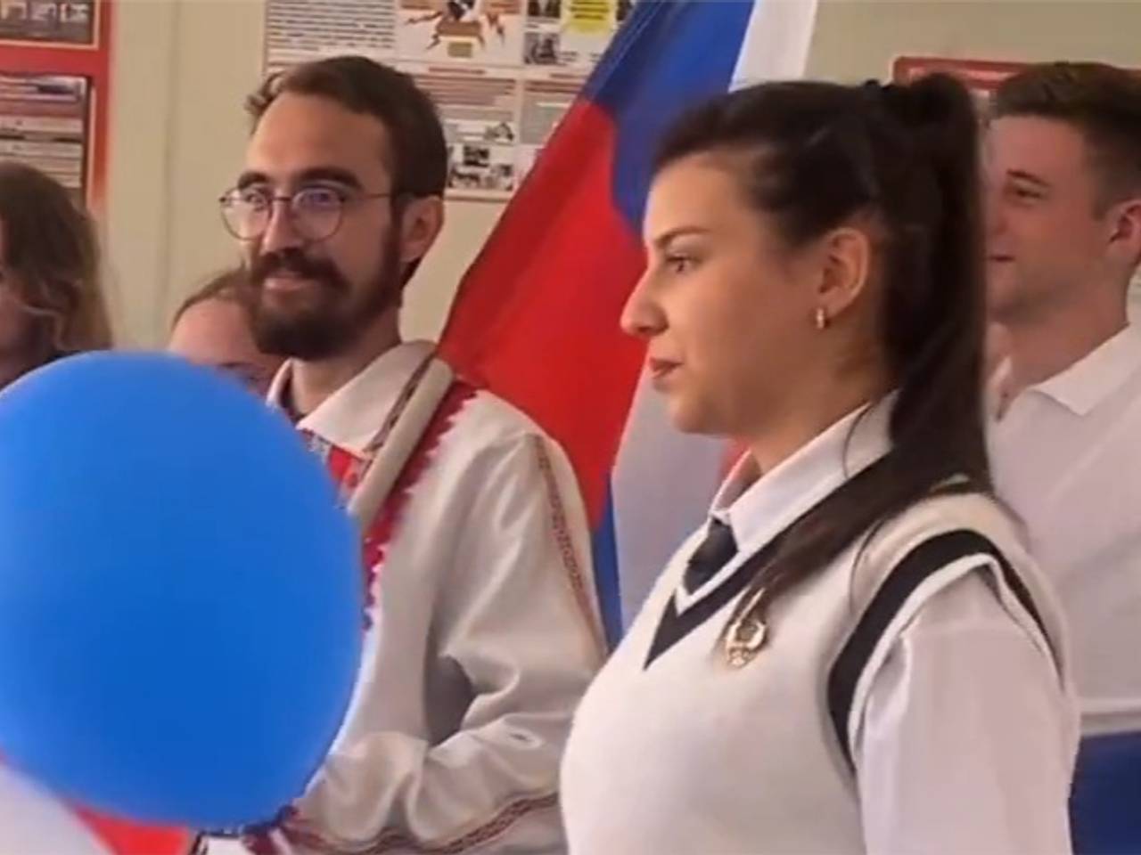 В Геническе молодые активисты провели патриотическую акцию на выборах