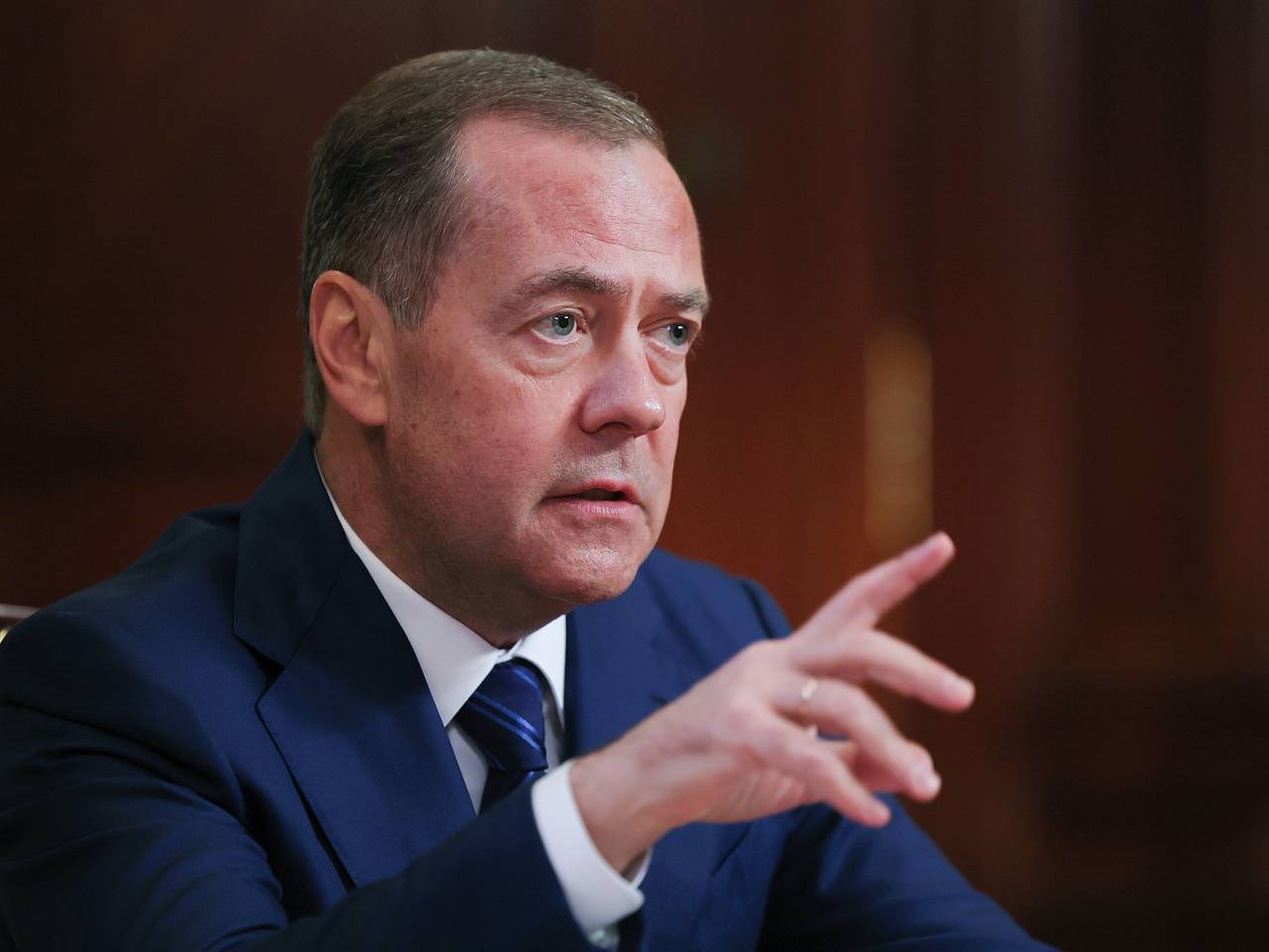 Медведев назвал достойный ответ на «адские санкции» США
