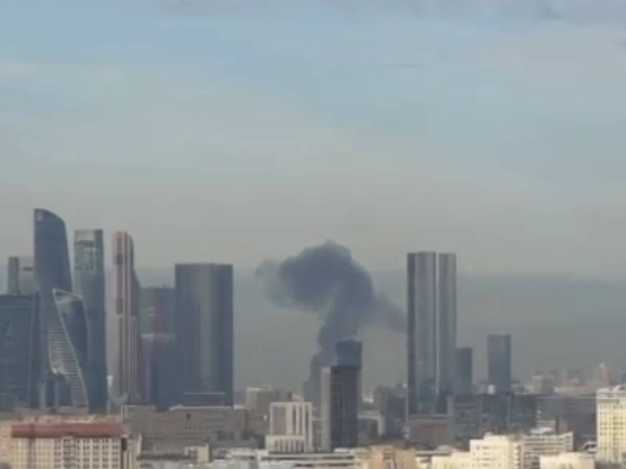 Очевидцы сняли на видео пожар в ЖК рядом с «Москва-Сити»