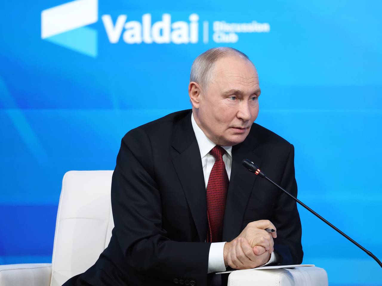 Путин пошутил о запрете доступа в Белый дом журналистам CNN