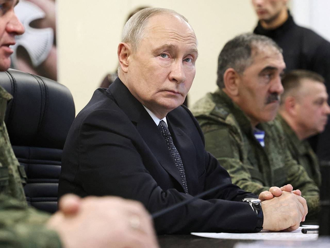 Путин призвал не допустить разделения общества в России на части