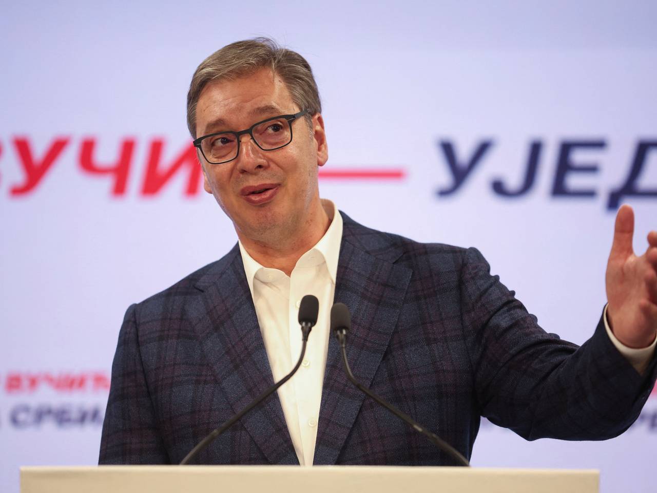 Поражение Вучича на выборах описали фразой про два стула