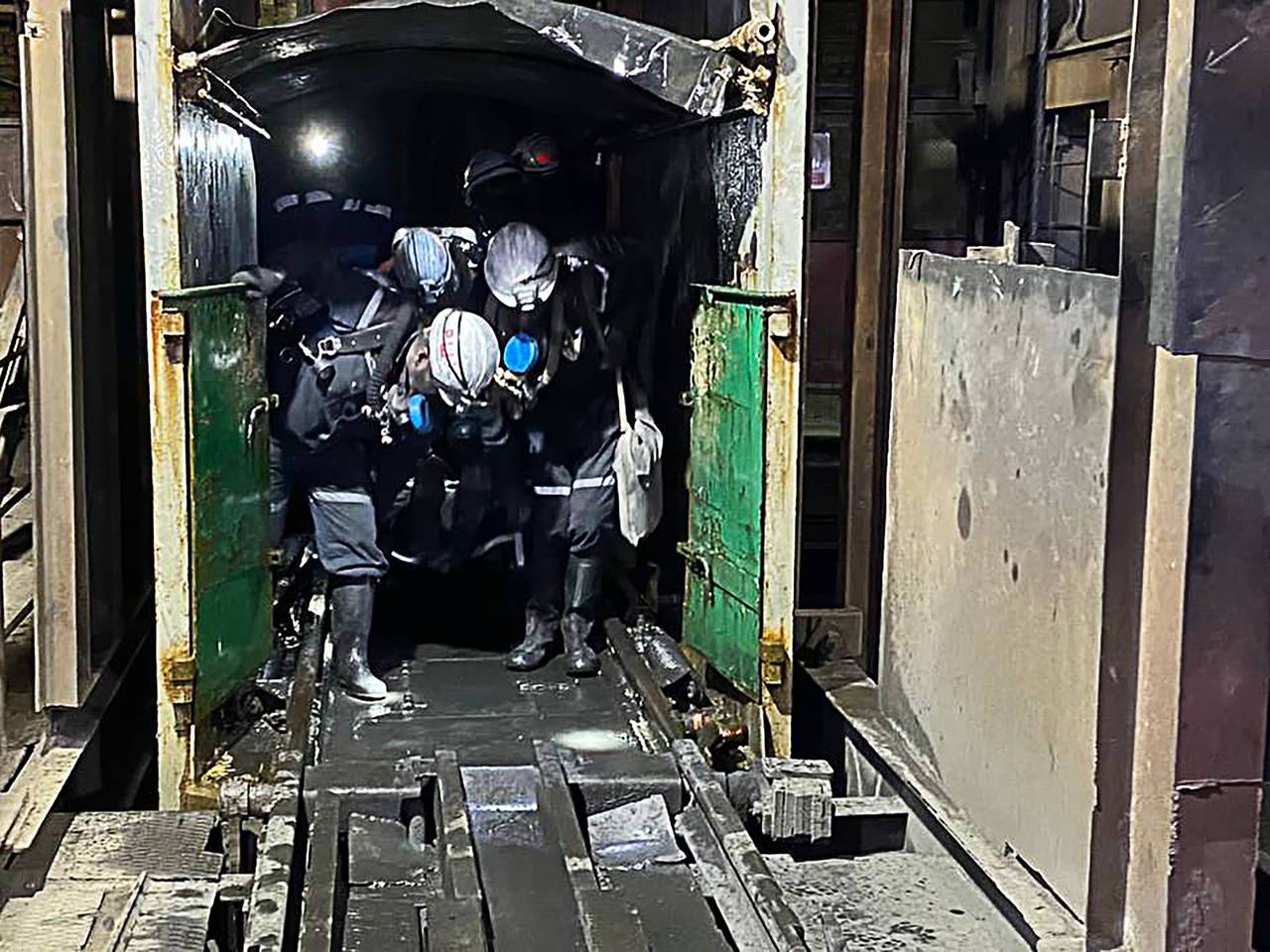 Горняк стал жертвой ЧП на российской шахте