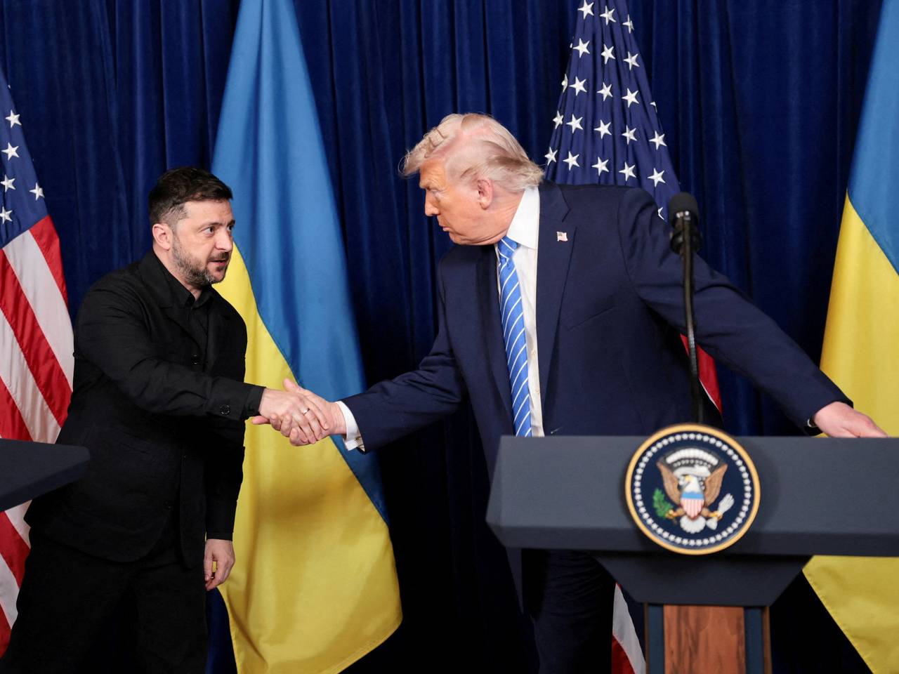 В России высказались о настойчивости Трампа по поводу отставки Зеленского