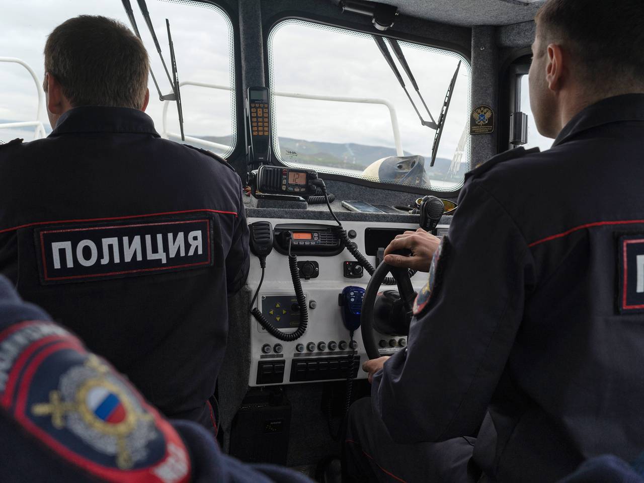 На Сахалине нашли унесенное потоком воды с пирса тело мальчика